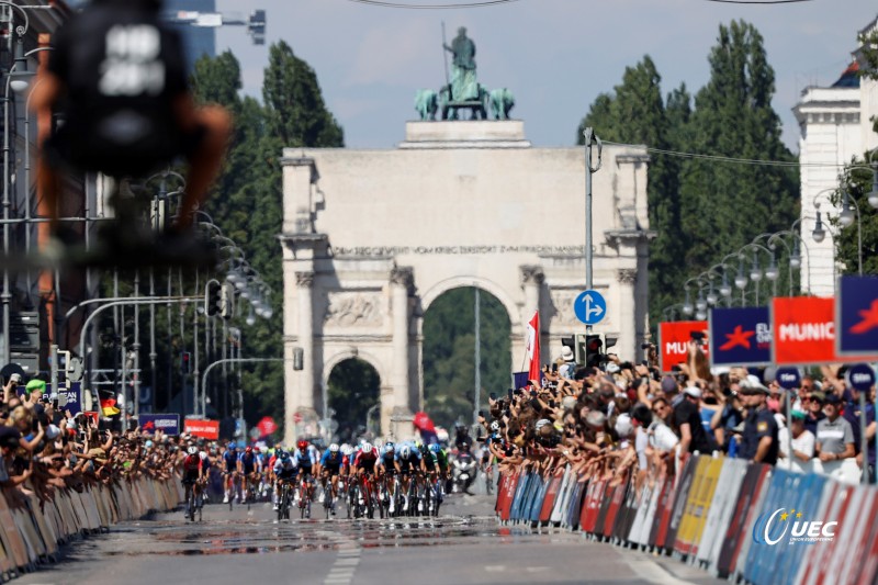 European Championships Munich 2022 - 2022 UEC Road Elite European Championships - Men's Road Race - 14/08/2022 - Scenery - Peloton - photo Ivan Benedetto/UEC/SprintCyclingAgency?2022